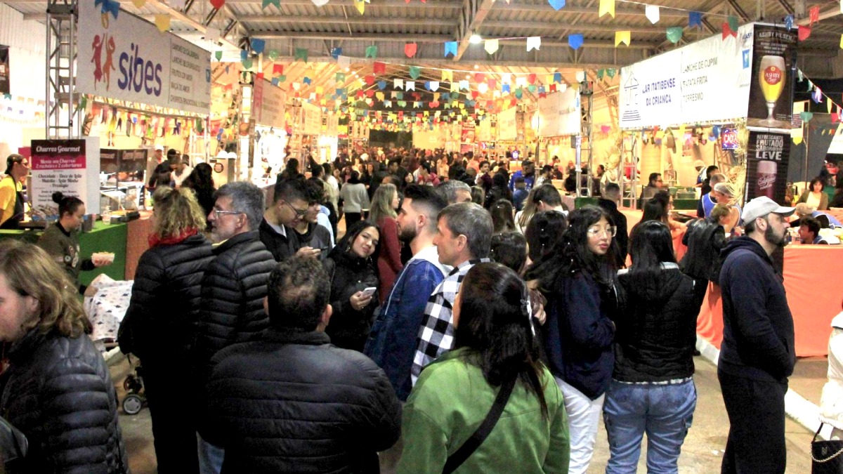 Durante os três dias, público poderá visitar as barracas de artesanato da Aeasfi e de integrantes da Mostra Criativa do Fundo Social, além da feira com produtos de produtores rurais da região, como frutas, pães, doces, bebidas e plantas. Créditos: Renato Jr/PMI