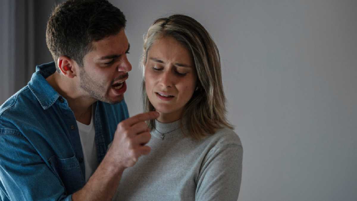 Muitas vezes, o medo de rejeição ou experiências traumáticas fazem com que a pessoa se cale, mesmo quando o diálogo seria essencial