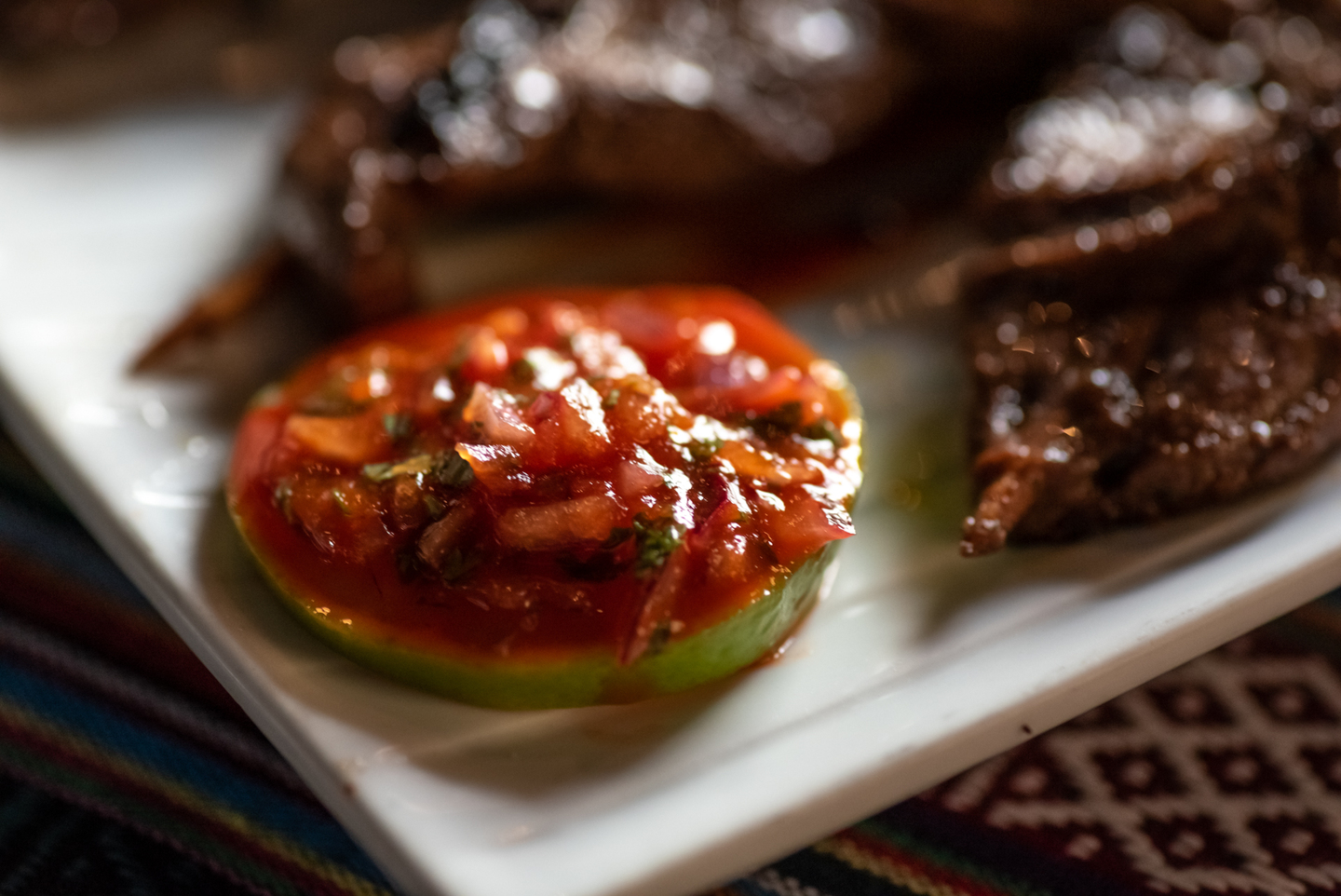 Pratos emblemáticos como ceviche, anticuchos e lomo saltado estarão entre as atrações gastronômicas. Fotos: Divulgação