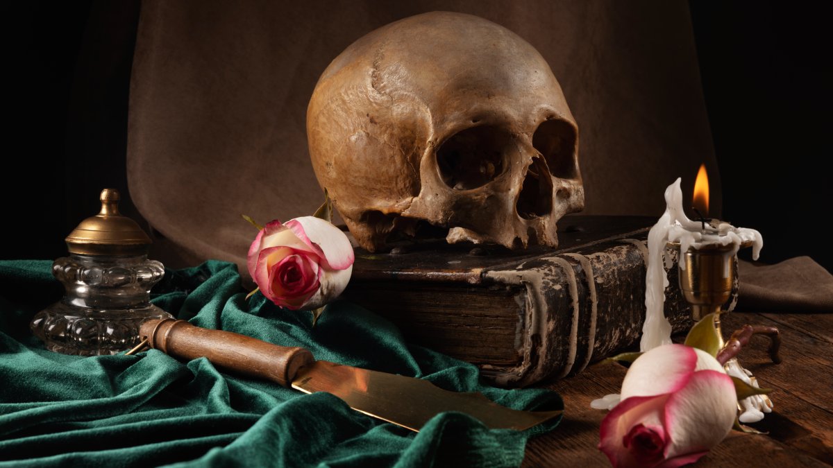 Os objetos encontrados no interior da caverna como machados, adagas e lamparinas eram usados de alguma forma para rituais de bruxaria e magia em cavernas consideradas possíveis portais para o inferno. Com o proposito de prever o futuro e invocar espíritos dos mortos esse é o significado de necromancia. Fotos: Reprodução/Freepik