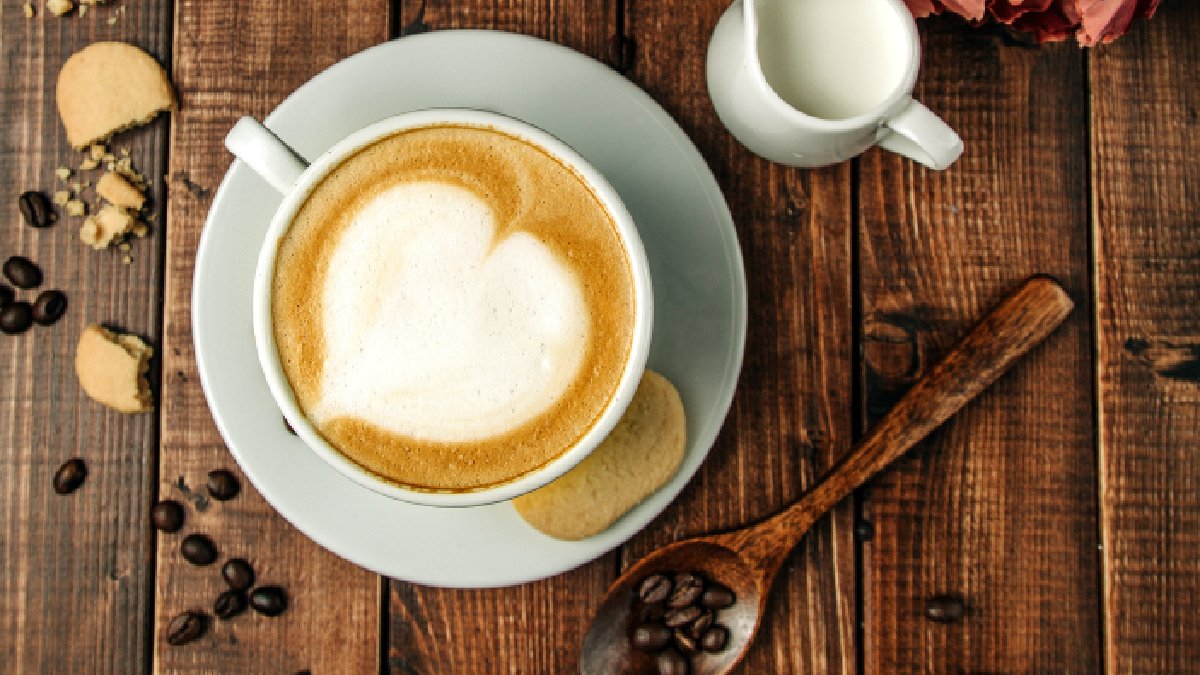 Café com leite pode ser uma bebida rica em nutrientes e prática no dia a dia