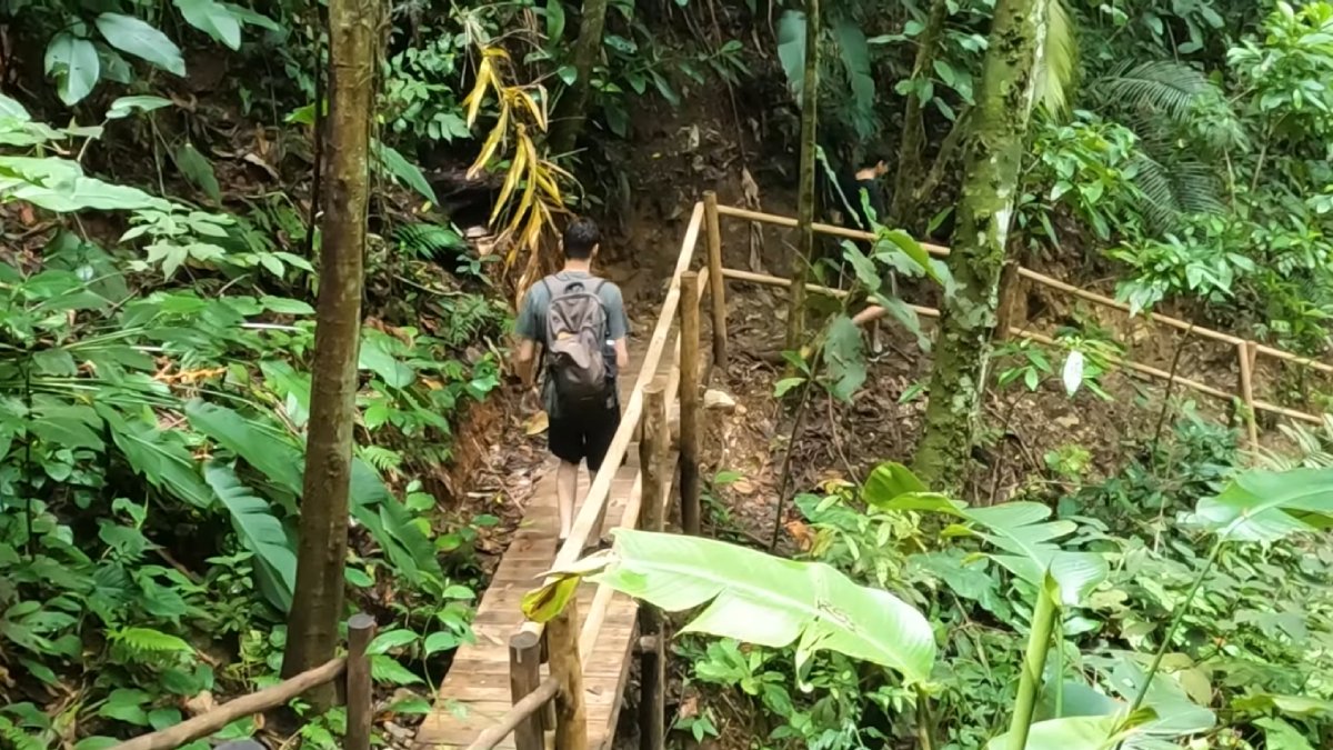 A caminhada, de dificuldade moderada, dura cerca de 3 horas e passa por paisagens deslumbrantes