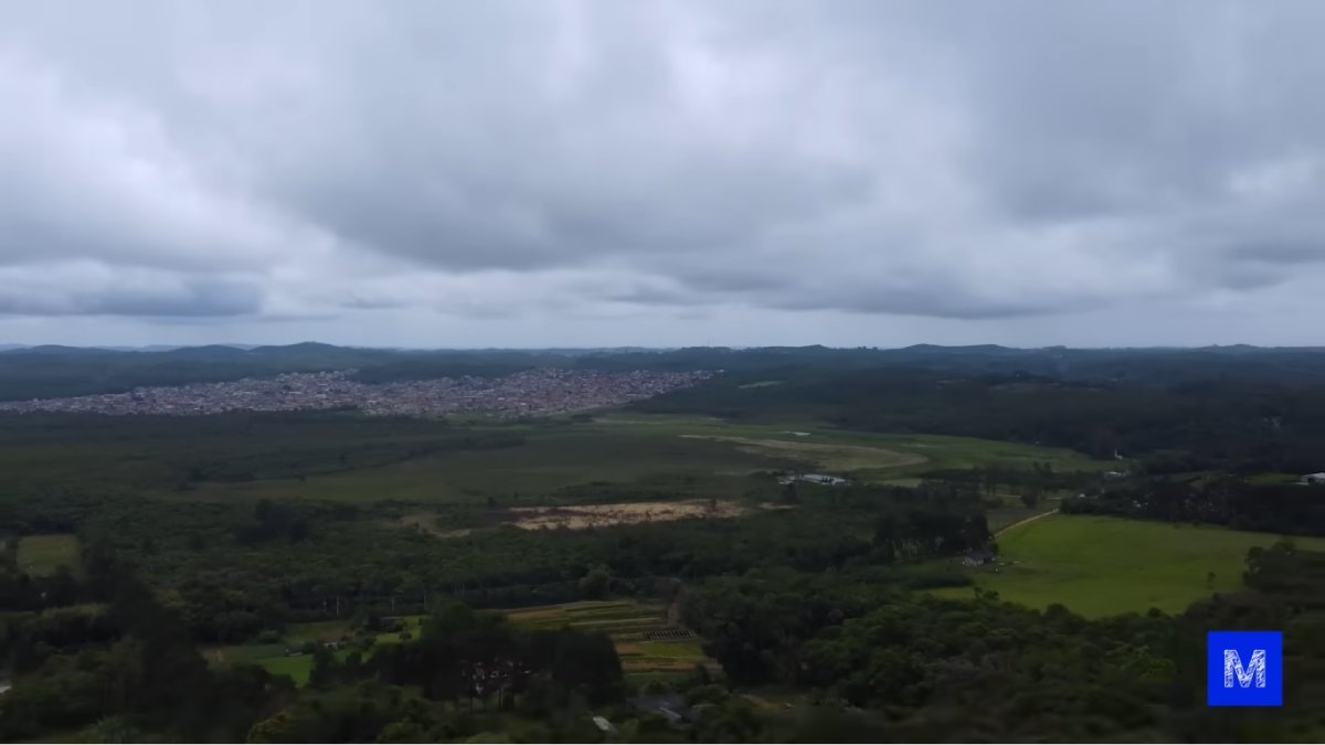 A Cratera de Colônia tem 3,6 km de diâmetro e 300 m de profundidade uma das únicas cinco confirmadas no Brasil