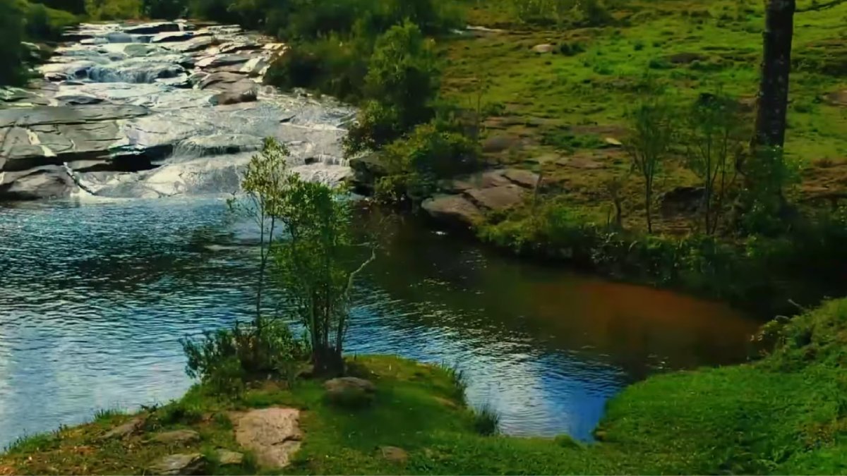 O Vale do Matutu e a Pedra do Papagaio são símbolos da beleza natural e do potencial para esportes ao ar livre