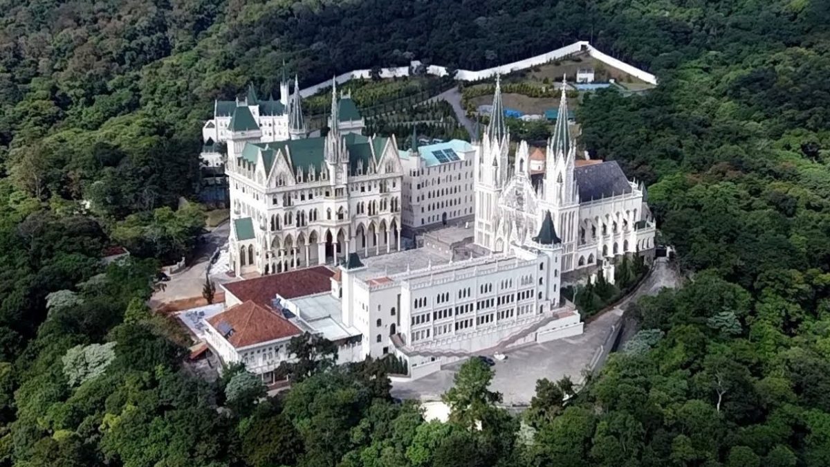 Essa basílica foi erguida recentemente e poucos conhecem sua imponência. Imagem: Reprodução Youtube Drone Sampa