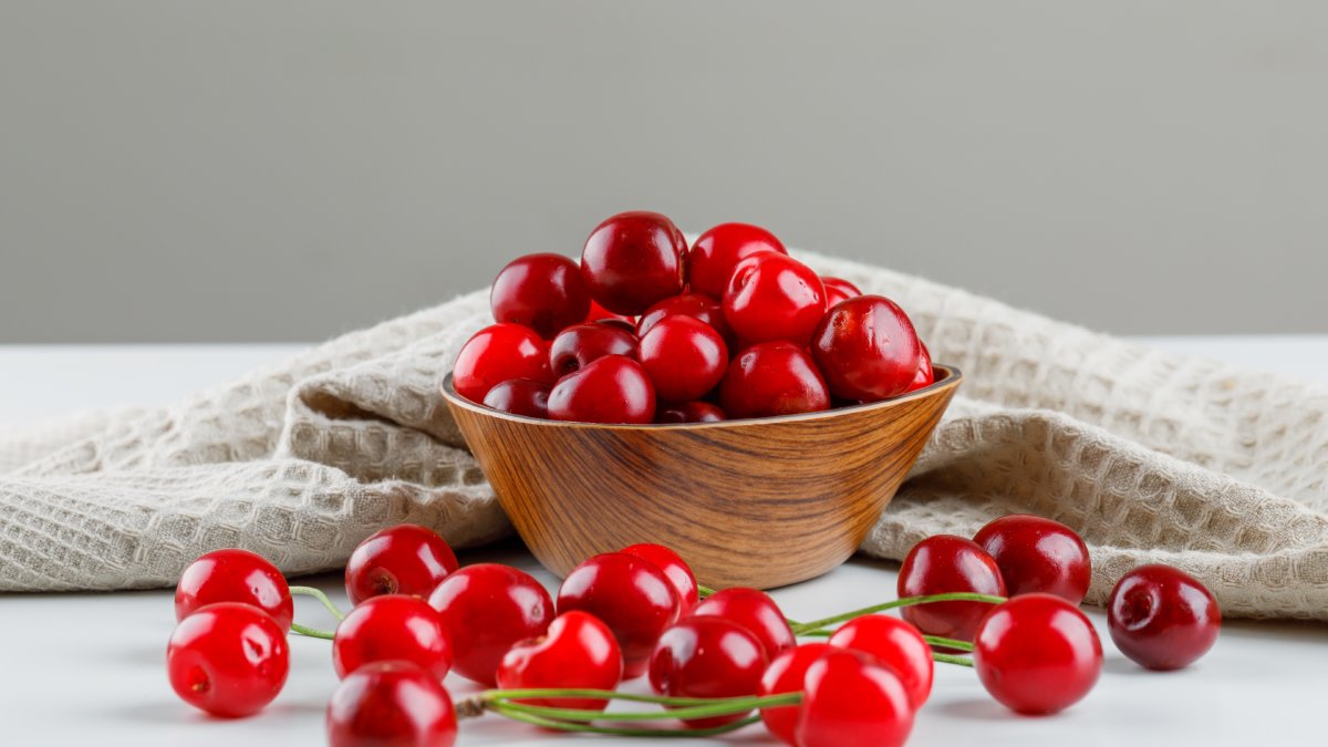 Compostos dos cranberries ajudam a evitar que bactérias se fixem no trato urinário