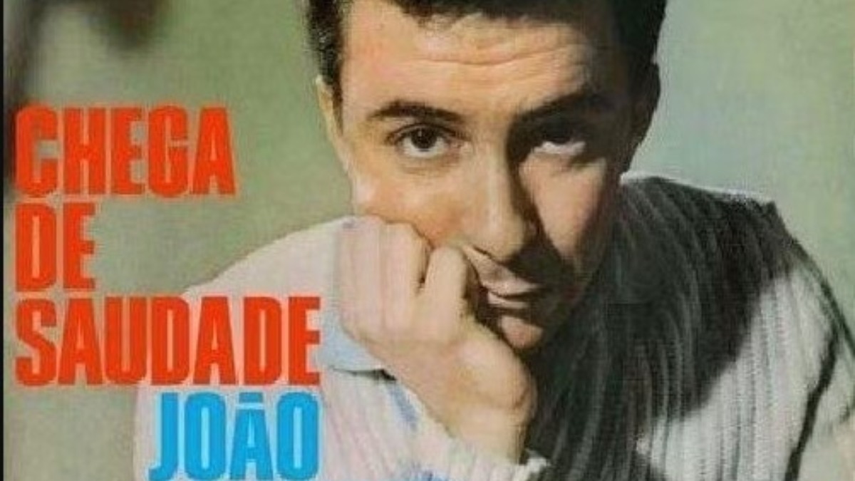 4) Chega de Saudade - João Gilberto (1959, Odeon) - Comparando o artista brasileiro aos Beatles, a revista Rolling Stone parece exagerar. Mas a verdade é que assim como a banda britânica reuniu diversos estilos do rádio dos anos 50 no que hoje é chamado pelo mundo como "rock", o baiano de Juazeiro também fez uma mistura de diversos ritmos do rádio nacional dos anos 30 e 40 que resultou no estilo que atualmente conhecemos como "bossa nova".