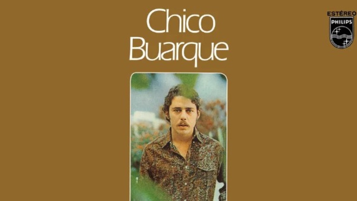 3) Construção - Chico Buarque (1971, Philips) - Poucos discos se mostraram tão desafiadores frente à ditadura militar quanto "Construção". Isso porque o regime estava em sua pior fase e o Governo tentava velar a crueldade ao desviar a atenção da população para vitória do Brasil no mundial de futebol no México enquanto pessoas eram torturadas os porões.