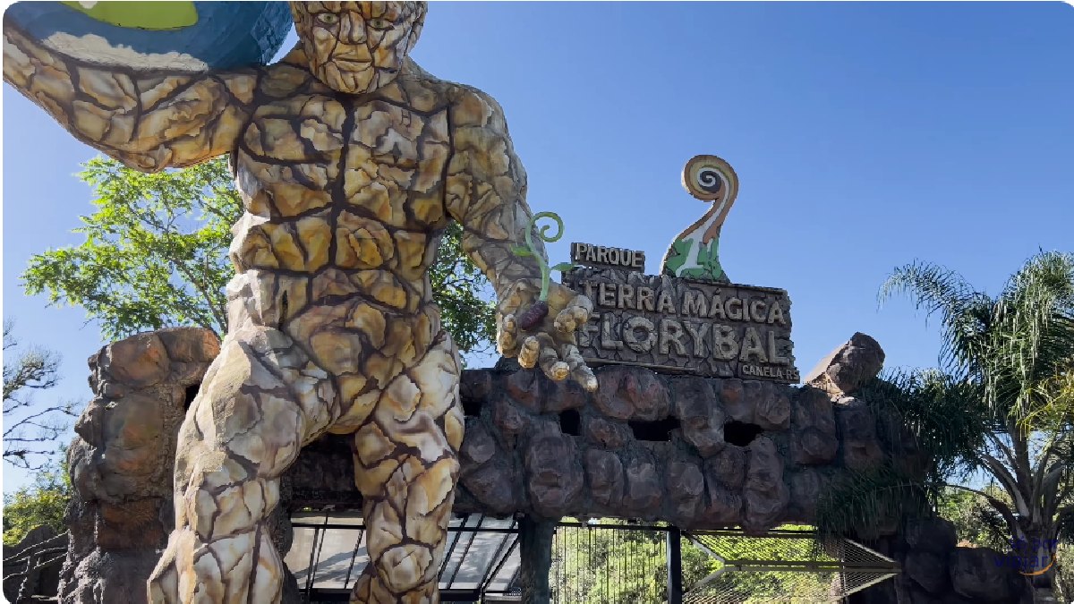 Parque Terra Mágica Florybal: O parque tem diversão para todos os gostos, desde fadas, dinossauros à santos católicos
