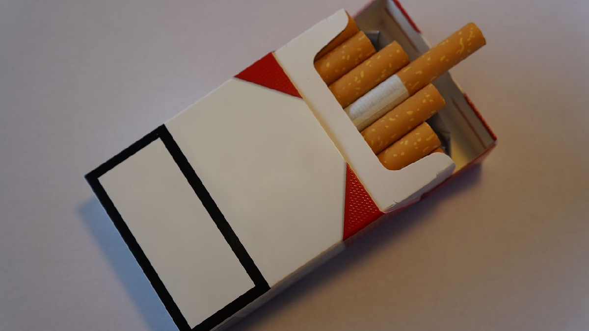 Fumar destrói a saúde bucal. Imagem: Kiwiev/Wikimedia Commons