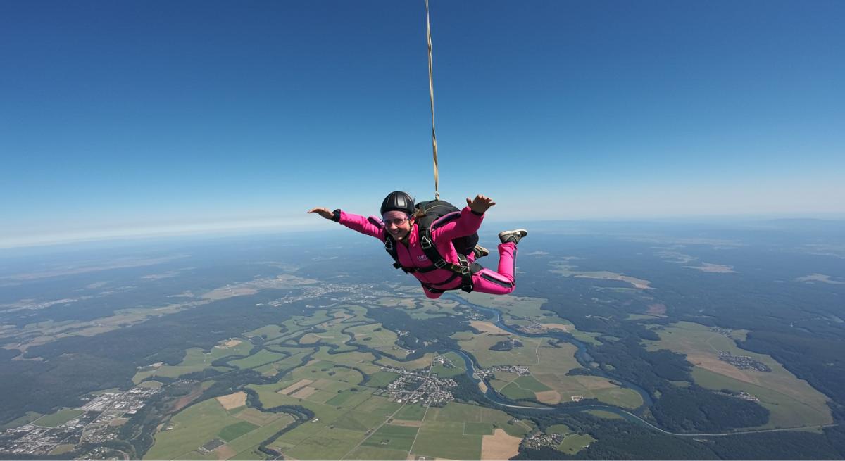 O salto de paraquedas realizado pela empresa Skydive Tandem foi considerado a melhor experiência do país, segundo o Tripadvisor