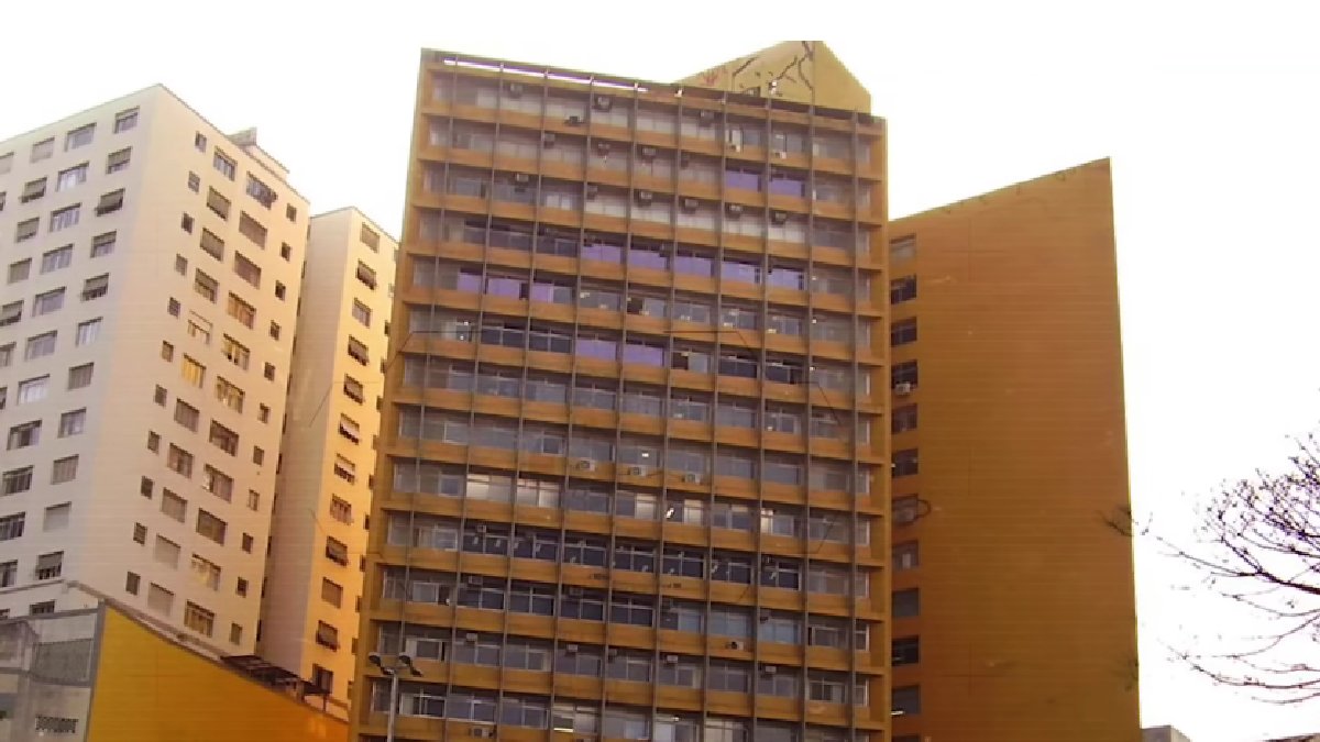 O Edifício Joelma, localizado no centro de São Paulo, sofreu um incêndio no dia 1 de fevereiro de 1974 e matou 181 pessoas e deixou mais de 300 feridas