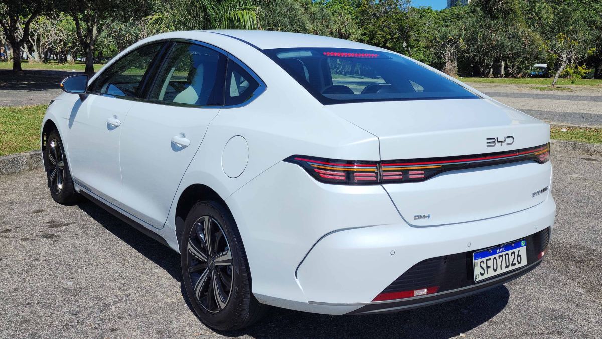 Sistema DM-i prioriza a energia elétrica e busca reduzir a dependência da gasolina. /Foto: Luiza Kreitlon/AutoMotrix