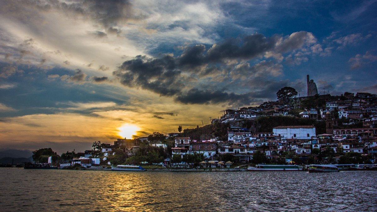 O lago Pátzcuaro é lar dos achoques. Imagem: Gibranlp/Wikimedia Commons