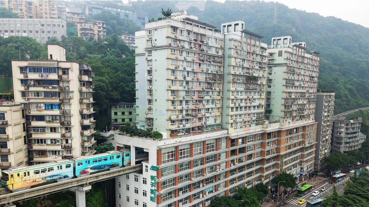 A estação de Liziba virou ponto turístico de Chongqing e hoje é patrimônio cultural da China Foto: Reprodução/Wikimedia Commons