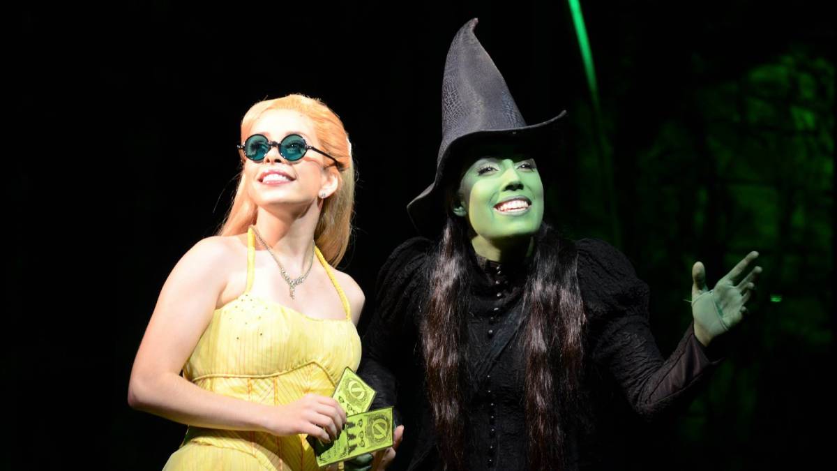 Com a dupla de protagonistas Fabi Bang e Myra Ruiz, 'Wicked' está em cartaz de quarta a domingo no Teatro Renault, localizado na região central de São Paulo. Foto: João Caldas/Divulgação