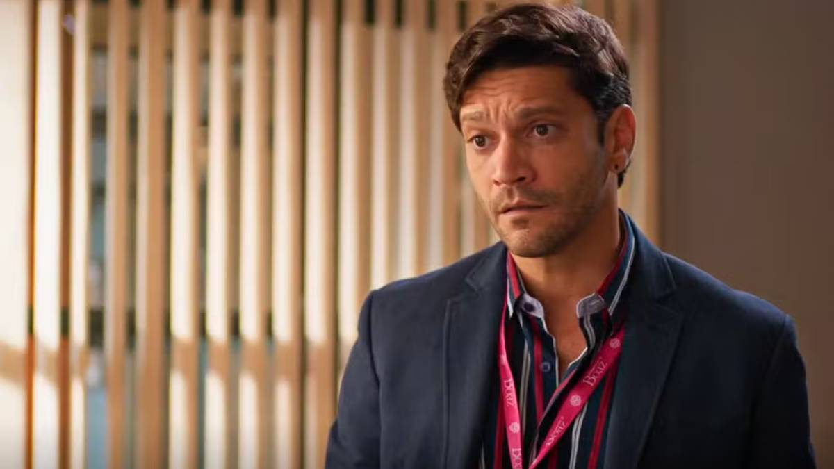 Arrasado, Abel lamentará: 'Não pode ser! É um pesadelo isso'; mas o pior ainda estará por vir! A guarda provisória de Sofia será imediatamente transferida para Vanderson. Fotos: TV Globo/Reprodução