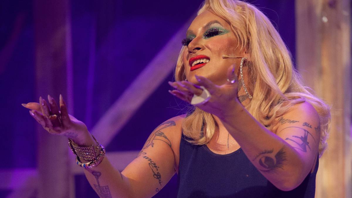 Peça, que acompanha a história de Brenda Lee, tem dramaturgia e letras de Fernanda Maia, direção e figurinos de Zé Henrique de Paula e música original e direção musical de Rafa Miranda.