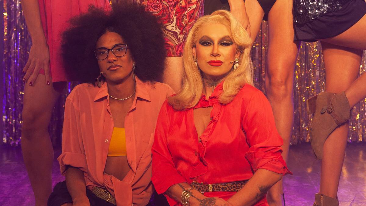 Musical traz em cena seis atrizes transvestigêneres: Verónica Valenttino, Olivia Lopes, Tyller Antunes, Andrea Rosa Sá, Elix e Leona Jhovs, além do ator cisgênero Fabio Redkowicz.
