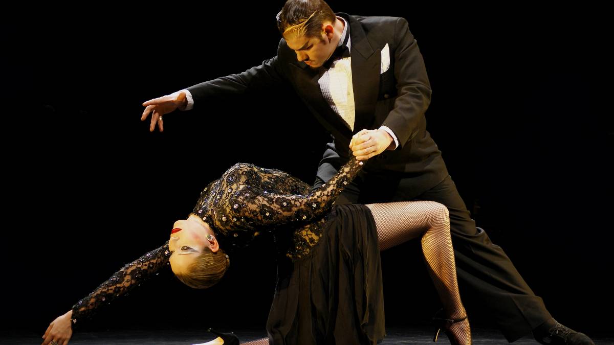 'Forever Tango' estreou na Broadway em junho de 1997 para uma temporada de oito semanas, mas o sucesso foi tanto que o espetáculo ficou em cartaz por 14 meses.