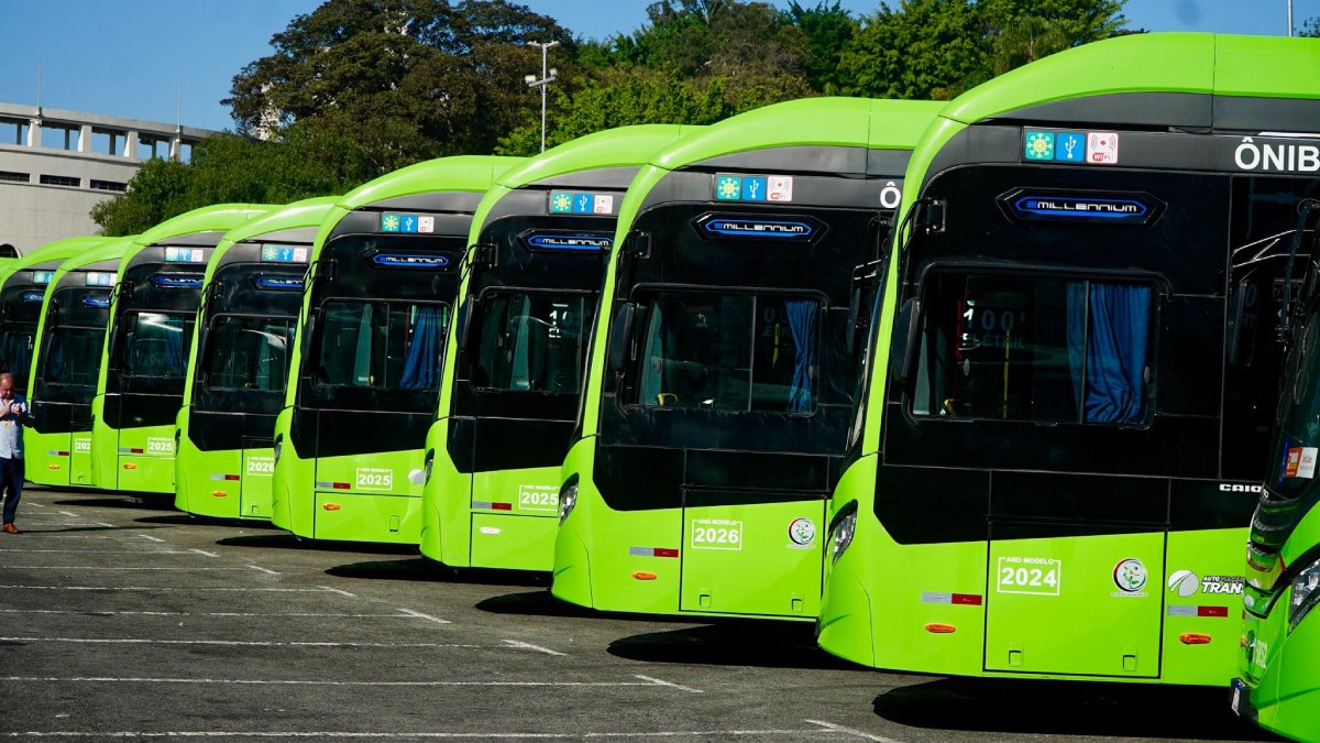 Frota de ônibus elétricos alcança marca de 841 coletivos não poluentes. /Foto: Sergio Barzaghi/Secom
