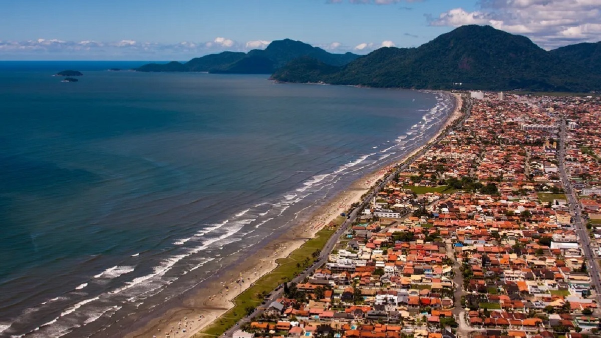 No litoral sul, a cidade de Peruíbe, a apenas duas horas de distância da capital paulista, encanta os turistas com suas belezas naturais, além de possuir um turismo ufológico interessante de se conhecer - (Edilson Almeida/Prefeitura de Peruíbe)