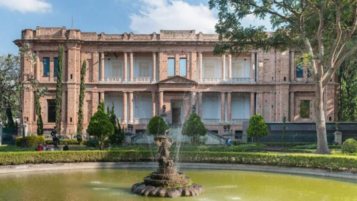 Pinacoteca de São Paulo - A Pinacoteca é um dos museus mais importantes do país, com mais de 10 mil obras em um prédio histórico no centro. O espaço une arte, história e arquitetura em uma experiência completa. Perfeito para quem aprecia cultura e exposições de qualidade. Foto: Wikimedia Commons
