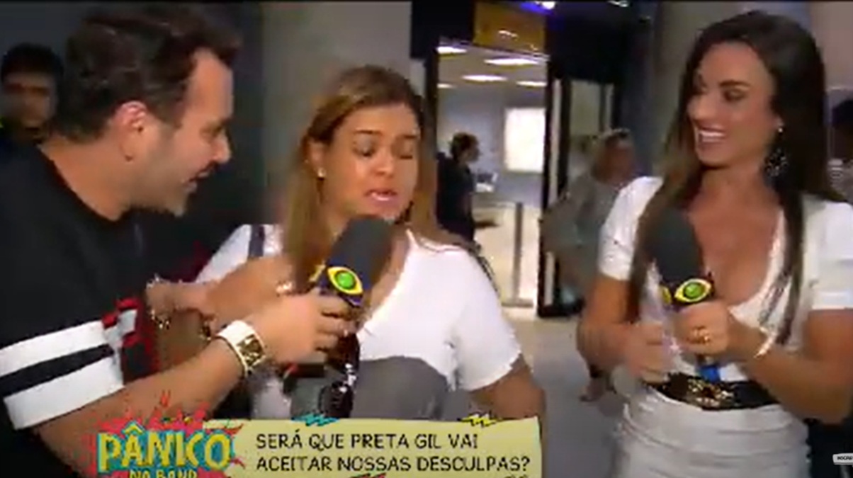 Uma semana depois, o Pânico voltou a procurar a cantora para entregar flores; ela recusou/Reprodução
