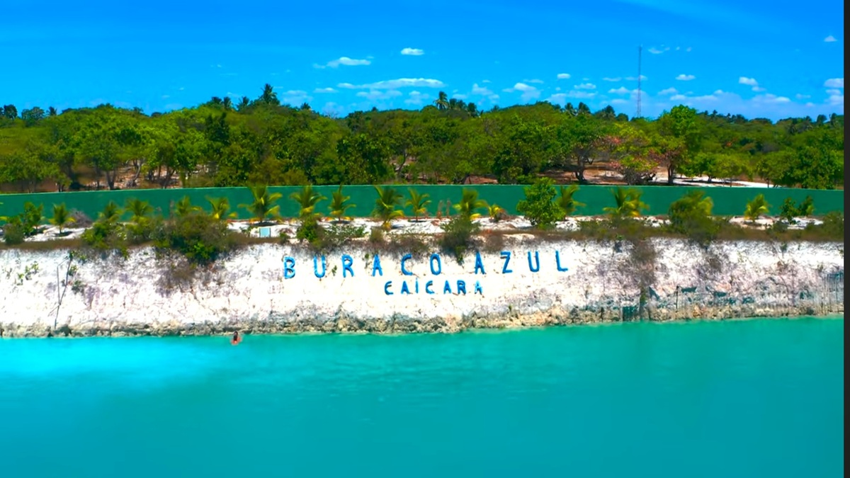 O buraco azul é uma atração a parte do turismo em Jericoacoara - reprodução: YouTube