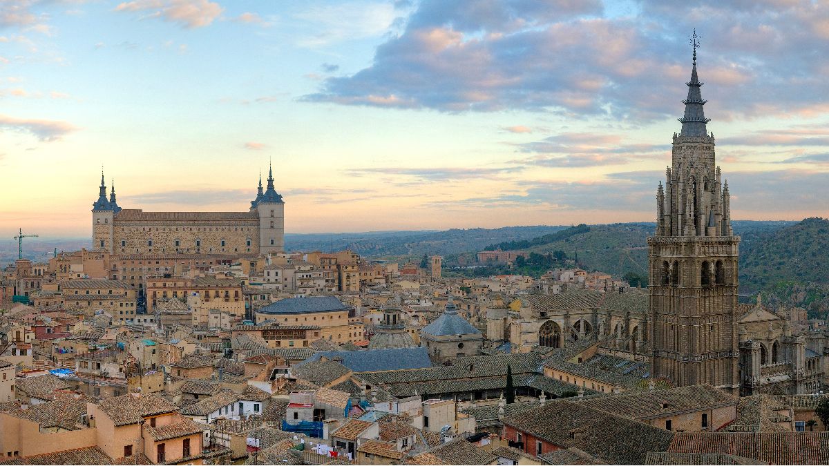 Toledo fica apenas a 35 minutos de Madrid. Imagem: Diliff/ Wikimedia Commons