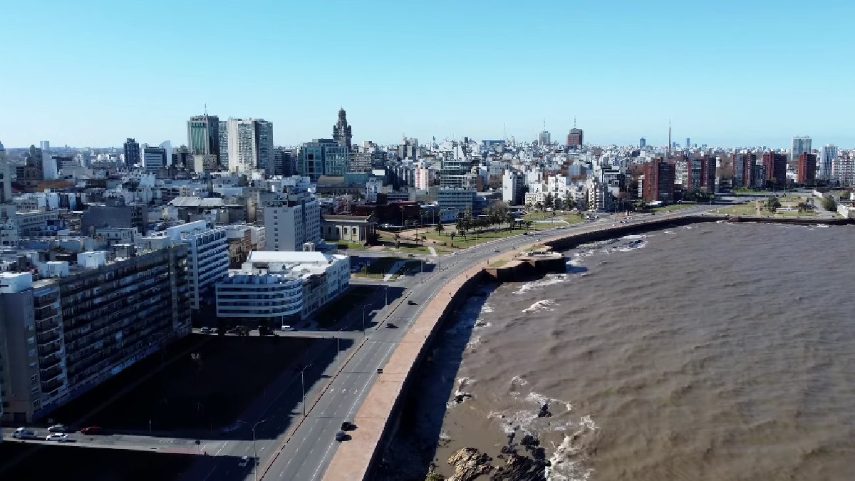 Outro destino que não exige passaporte é o Uruguai, perfeito para quem busca um mix de tranquilidade, gastronomia e cultura