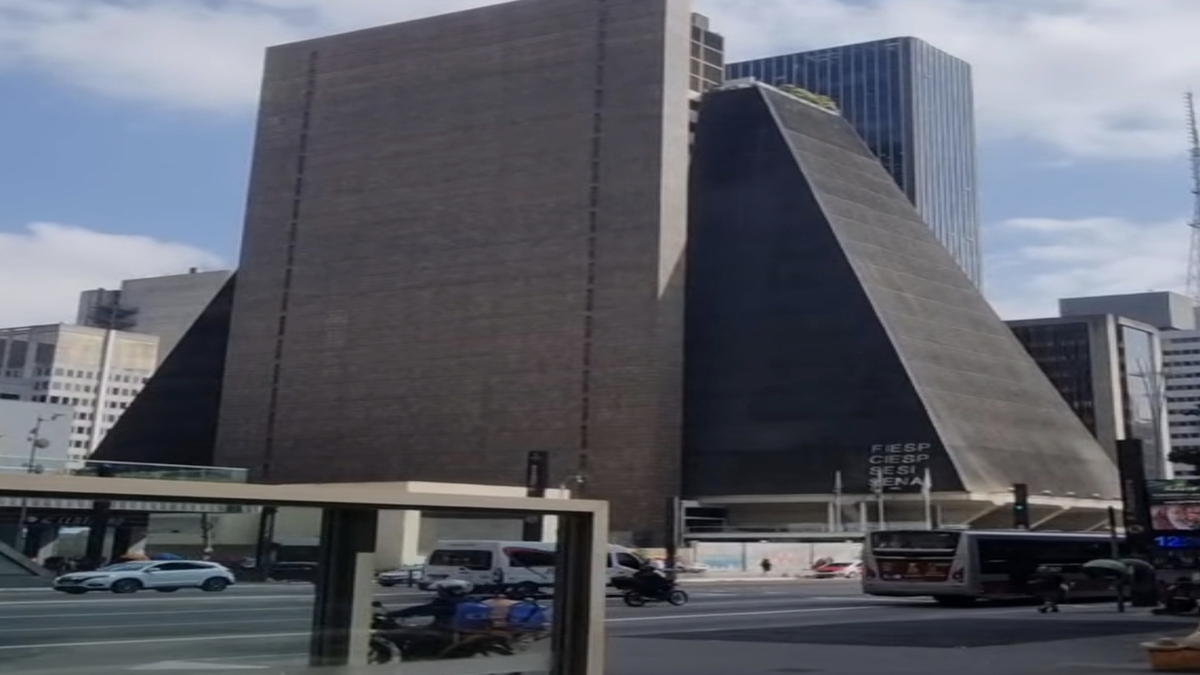 O prédio da Fiesp possui uma arquitetura peculiar que destoa dos demais arranha-céus da avenida Paulista - reprodução: YouTube