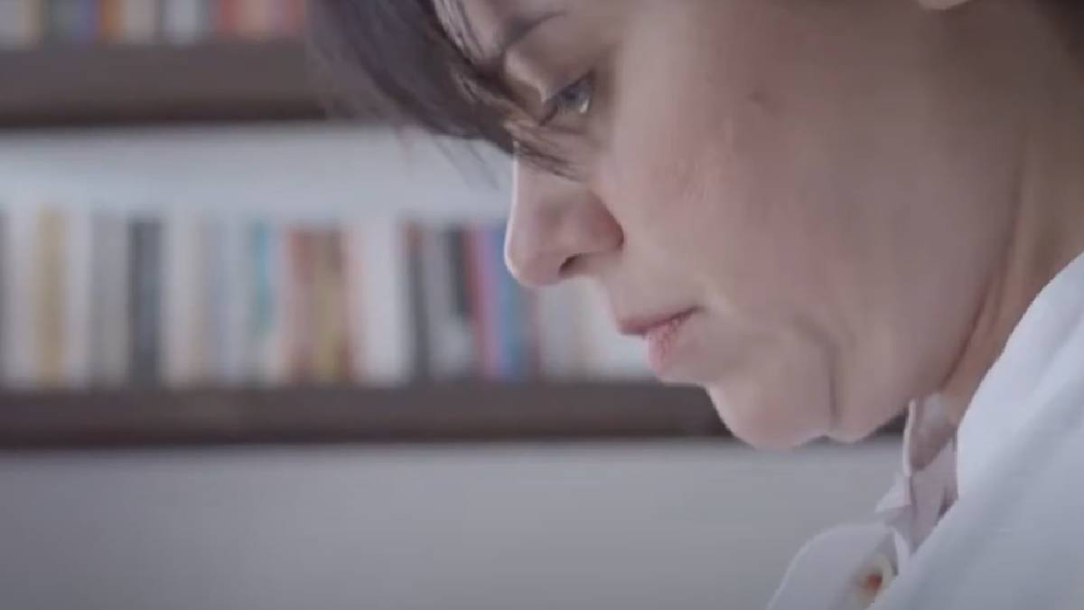 Janaina foi premiada no American Express Icon Award. Premiação celebra chefs com ações que promovem mudanças na sociedade | Reprodução YouTube | NeoFeed Brasil
