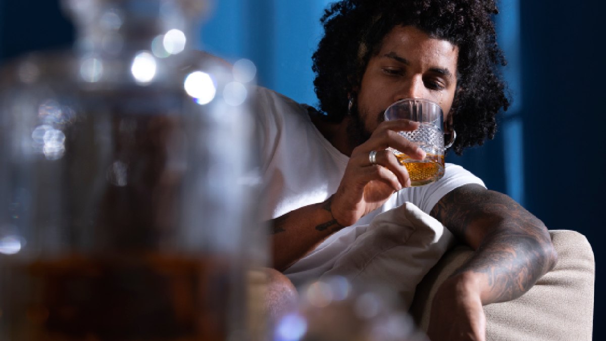 Segundo estudos médicos, o consumo diário de 80 gramas de álcool por 10 anos já é suficiente para provocar cirrose hepática em homens