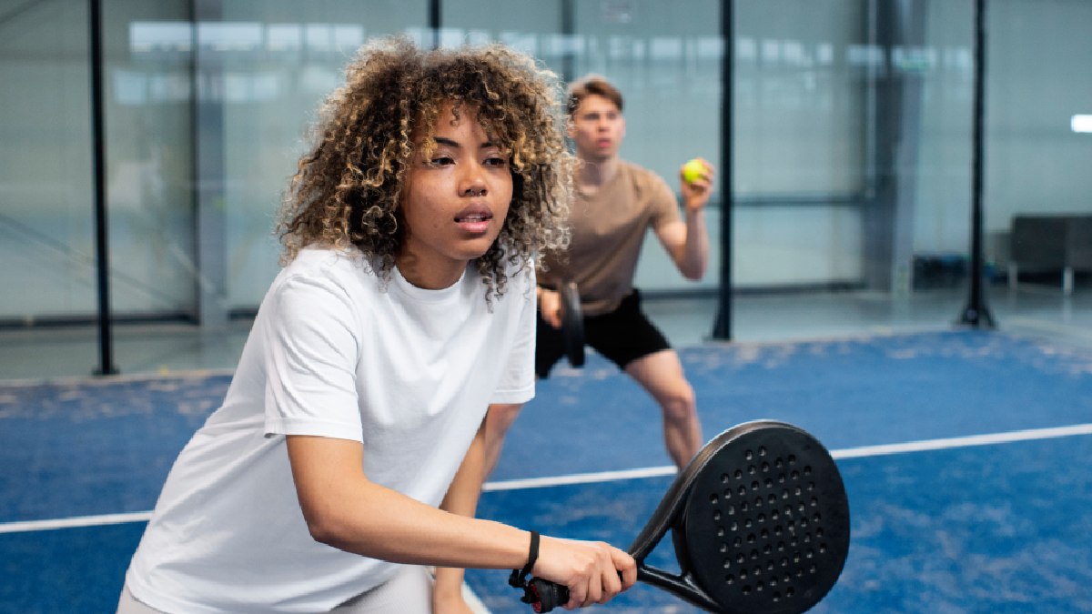 Pickleball é um jogo que mistura tênis, pingue-pongue, badminton e padel está entre os dois esportes que unem atividade física, diversão e interação social permitindo chegar aos 100 com qualidade de vida