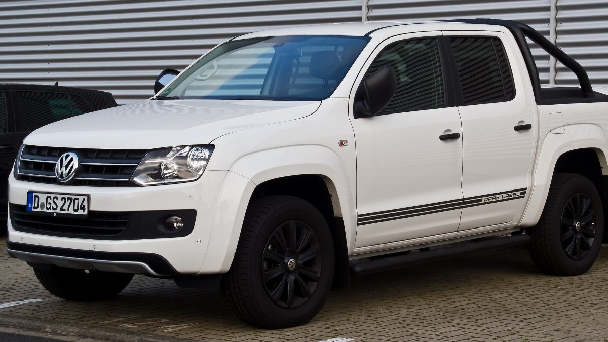 Mesmo para fãs da Volkswagen, a Amarok Highline 2.0 4x4 2011 é um problema crônico. Este modelo é conhecido por "estourar correia dentada", um defeito que persiste até hoje e pode causar um "BO gigante". Por isso, muitos a apelidam de "Bomb Barque".