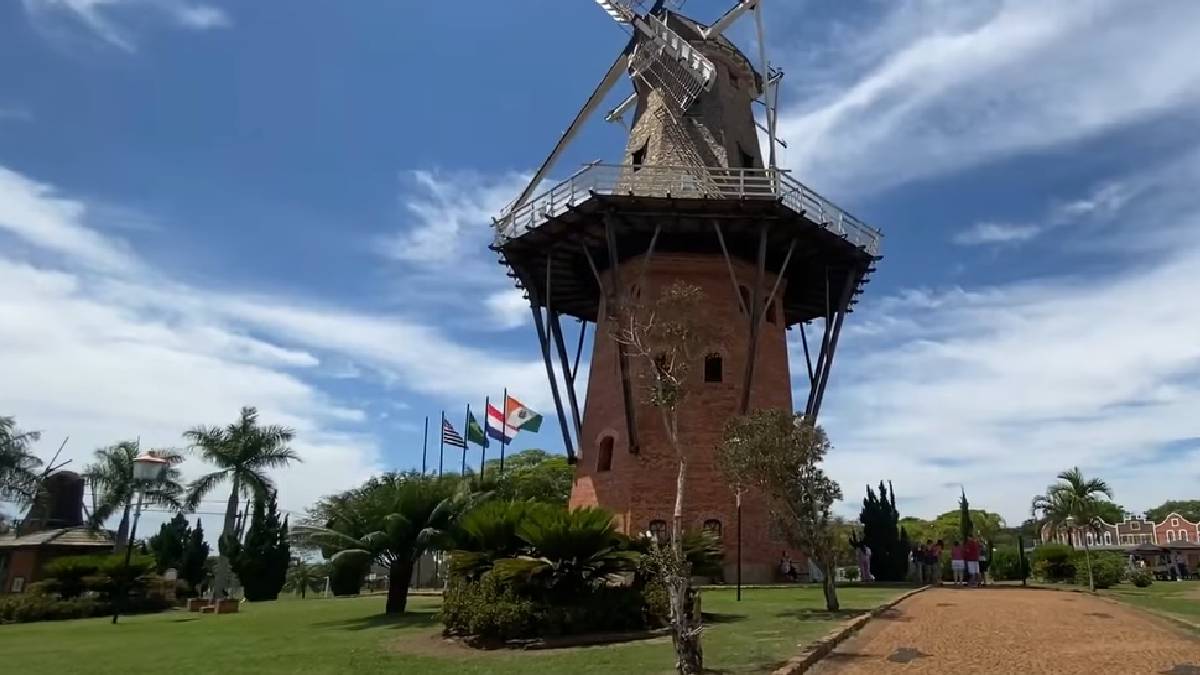 A cidade foi fundada em 1948 por imigrantes holandeses que buscavam melhores condições de vida | Reprodução YouTube | Marina de Paula