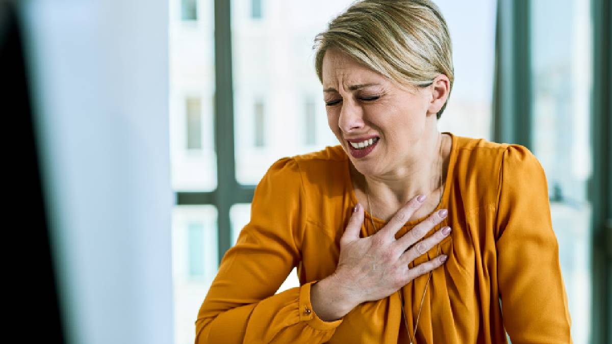 Infartos em mulheres costumam ser silenciosos e conduzem a atraso no diagnóstico, o que aumenta o risco", segundo levantamento da American Heart Association | Freepik