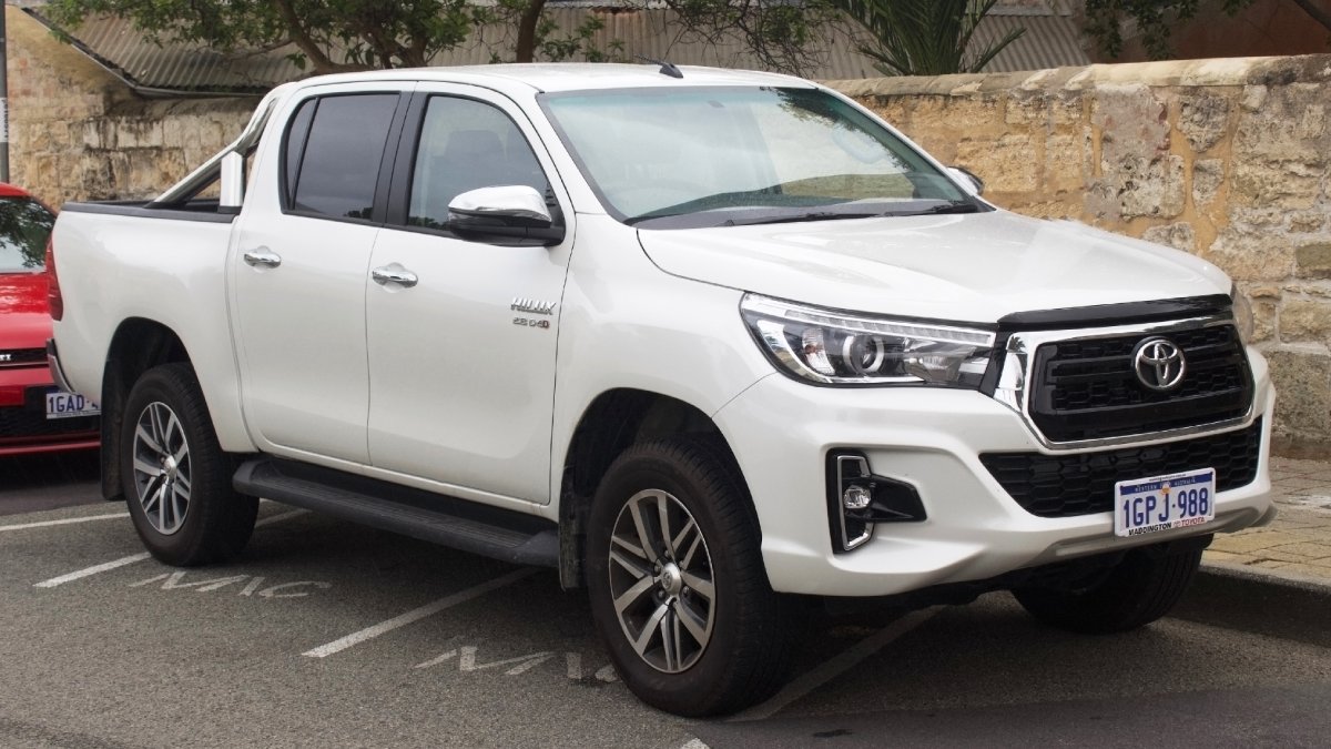 Para a surpresa de muitos "toyoteiros", a Toyota Hilux Flex 2014 integra a lista. Apesar de ser um modelo "bonito" e ser uma Hilux, sua versão flex tem uma "revenda zero". Marco ficou "quase um ano com esse carro aqui e detalhe não vendi". Fotos: Reprodução/Wikimedia Commons