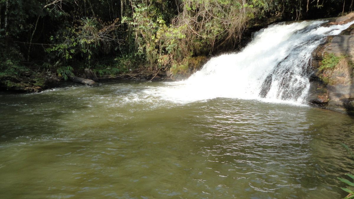 A cidade é ideal para escapadas de fim de semana ou feriados prolongados, com ótima estrutura para receber bem. Para quem deseja fugir da rotina, respirar ar puro e vivenciar o interior de forma autêntica, Piracaia é uma escolha certeira no mapa do turismo brasileiro. Fotos: Reprodução/Wikimedia Commons