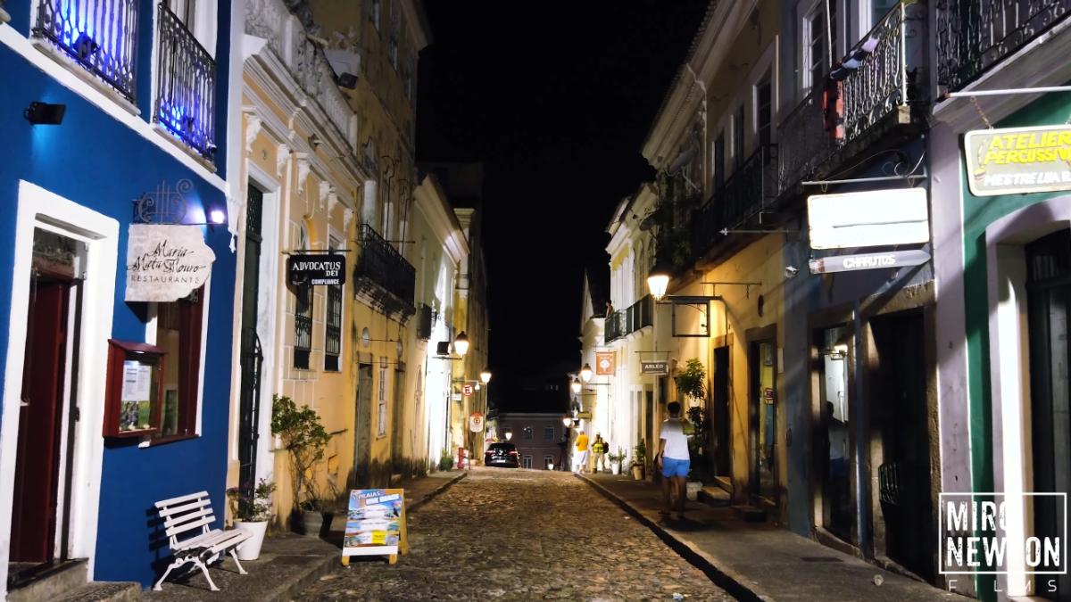 Pelourinho é descrito como parada obrigatória, apesar do turismo intenso