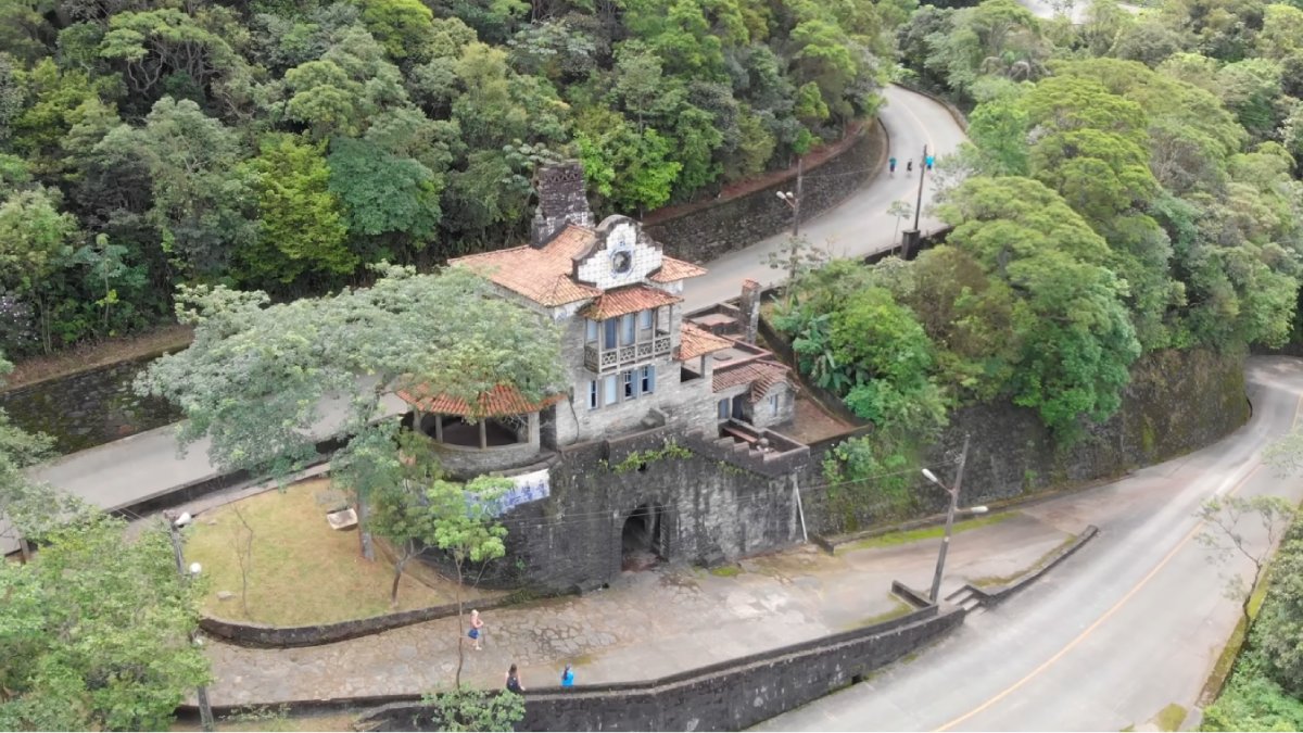 Rancho da maioridade foi construído em homenagem a Dom Pedro ll e tem linda decoração de azulejo fino