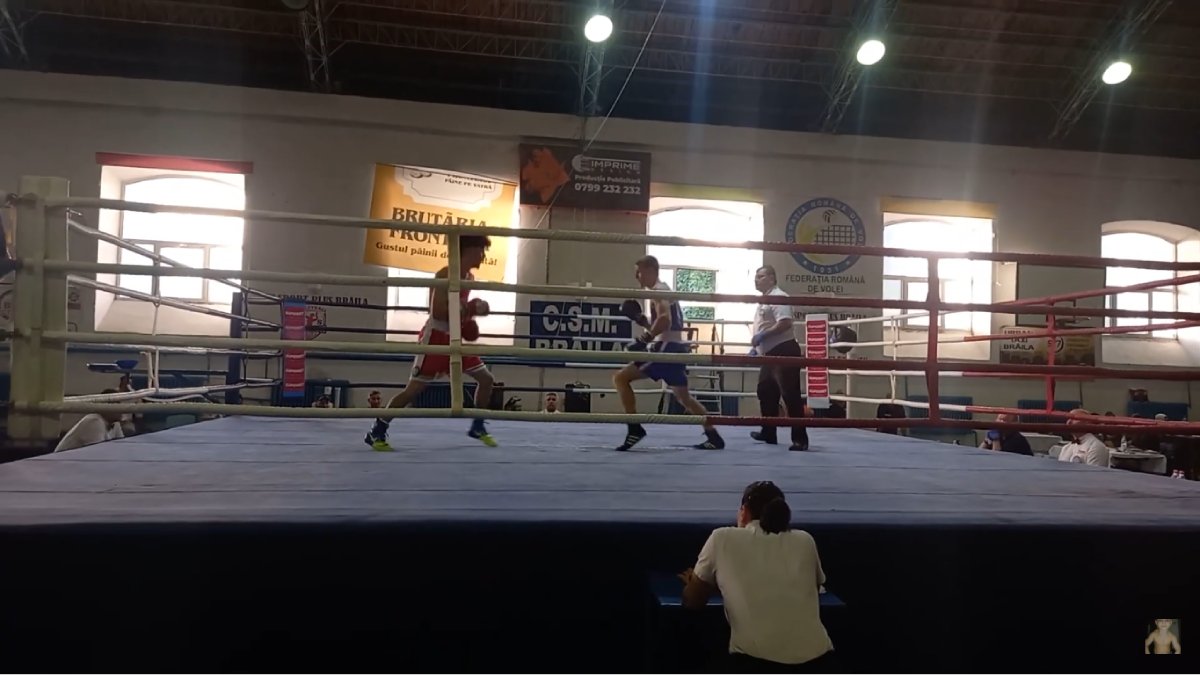 Ele mantém a força de infância, mas agora se dedica ao boxe e a competições