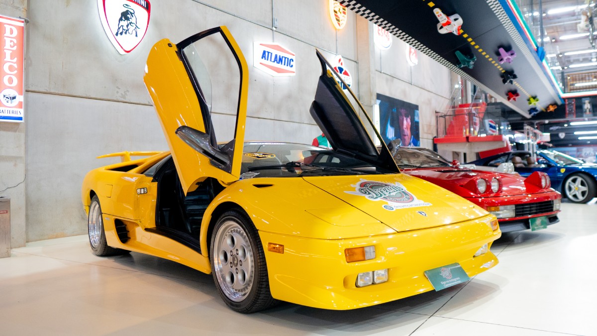 Lamborghini Diablo 1991 amarelo é uma das cinco unidades existentes no Brasil e foi consertada por Valentino Balboni./ Foto: Divulgação/Carolina Lopo