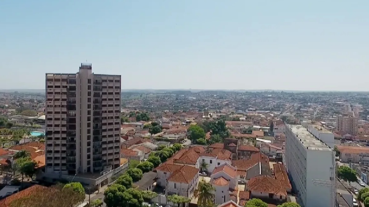 Cidade de Ilha Solteira conta com uma população de 26,8 mil habitantes (pela contagem do IBGE de 2020), pertence à ensolarada Região Turística Tietê Vivo - (Reprodução/TV TEM)