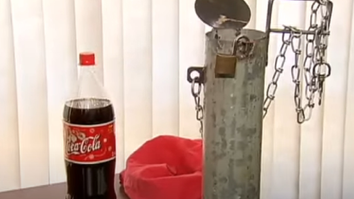 Uma grande polêmica surgiu no ano 2000, e viralizou em 2013, após uma reportagem da Record TV: o caso do suposto rato na Coca-Cola - (Reprodução/Record TV)