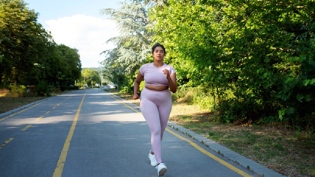 Caminhar por 15 minutos após as refeições pode reduzir significativamente a resposta glicêmica do corpo (Fotos: Freepik)