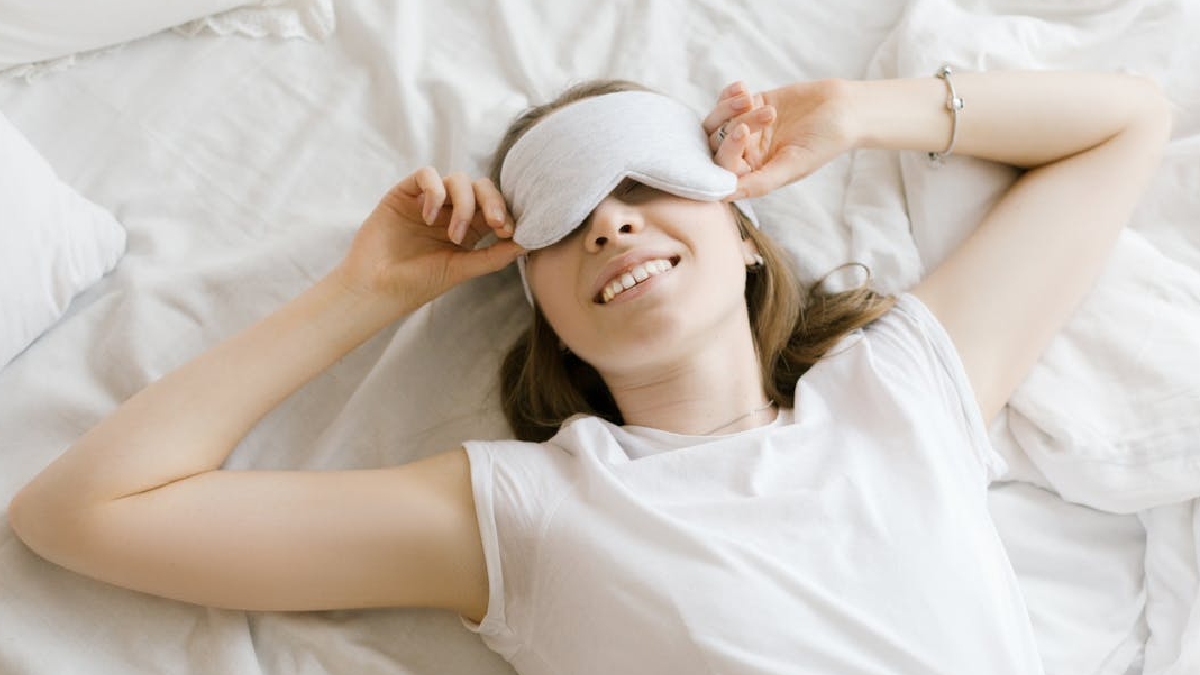 De acordo com os especialistas, dormir de lado proporciona um descanso maior e facilita o funcionamento do organismo humano do que dormir de bruços, o que pode dificultar a respiração - (Anna Nekrashevich/Pexels)