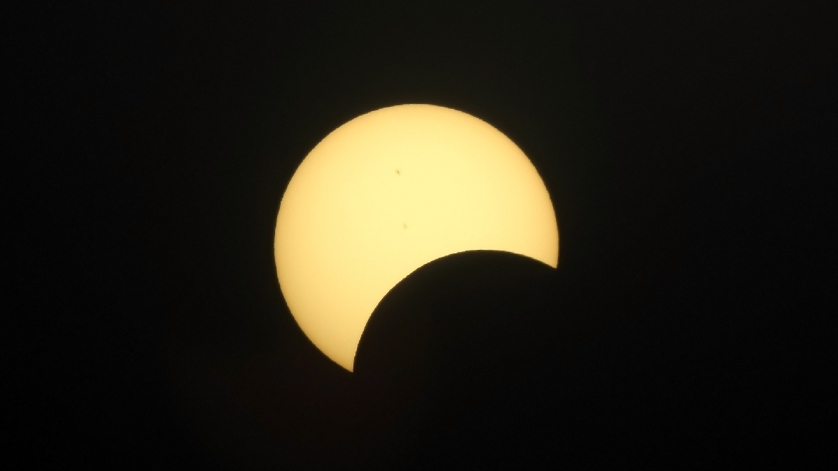 Eclipses parciais são mais comuns ao redor do mundo. Imagem: Alexandro Dias/Wikimedia Commons