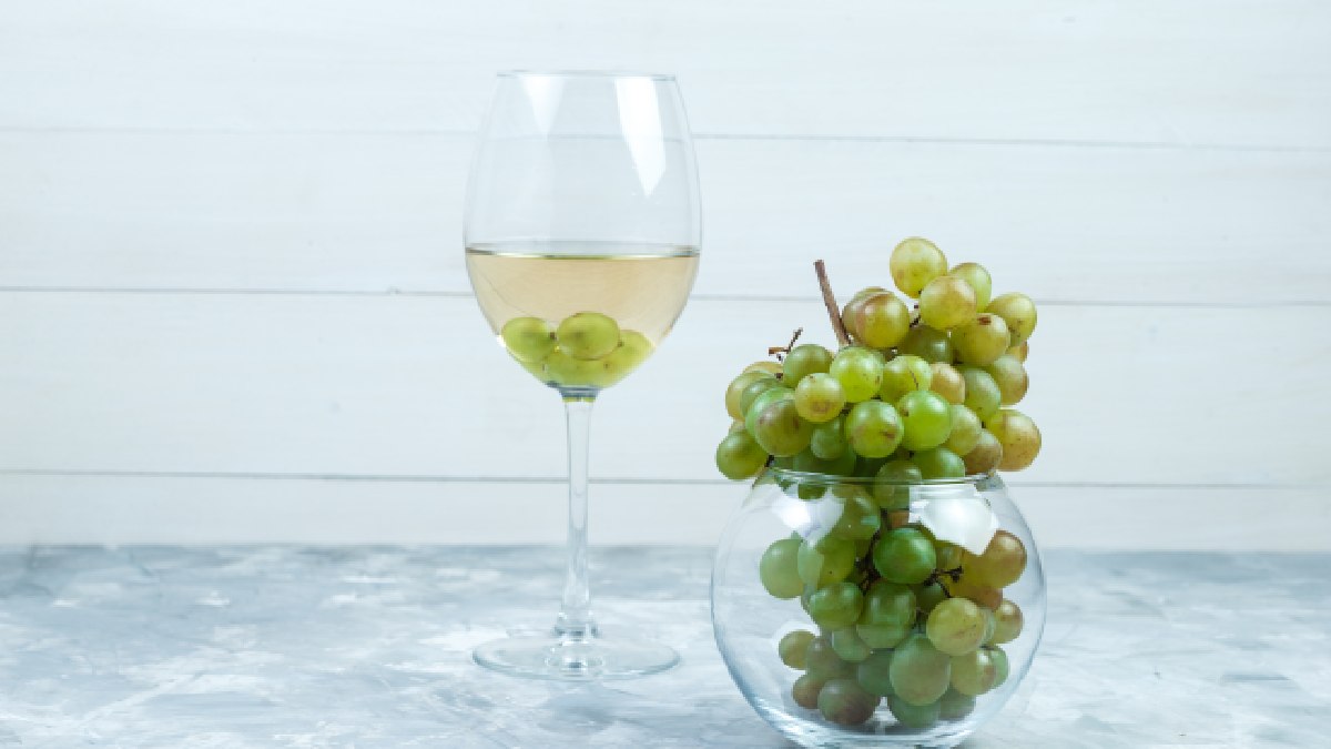 A uva verde costuma ser consumida no mundo todo, tanto in natura quanto em sucos e vinhos